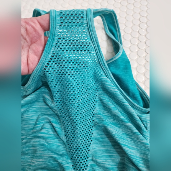 Turquios large athletic tank - Picture 3 of 5